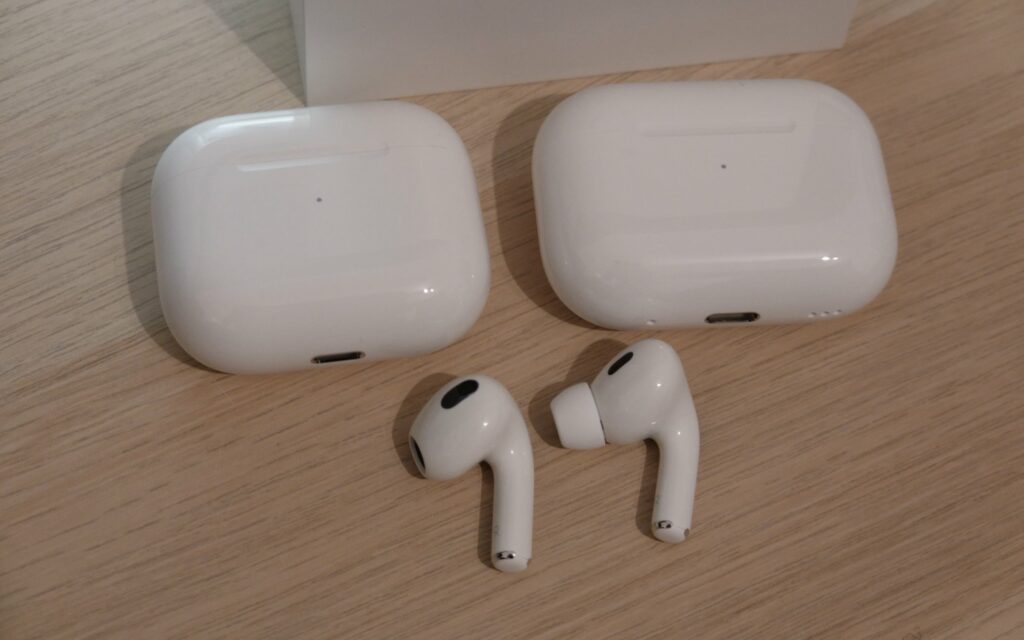 Links AirPods 3. Rechts Air Pods Pro.